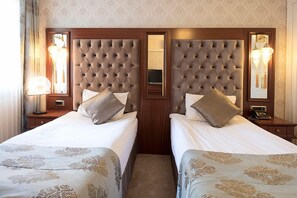 标准房, 1 张双人床 | 迷你吧、客房内保险箱、办公桌、熨斗/熨板