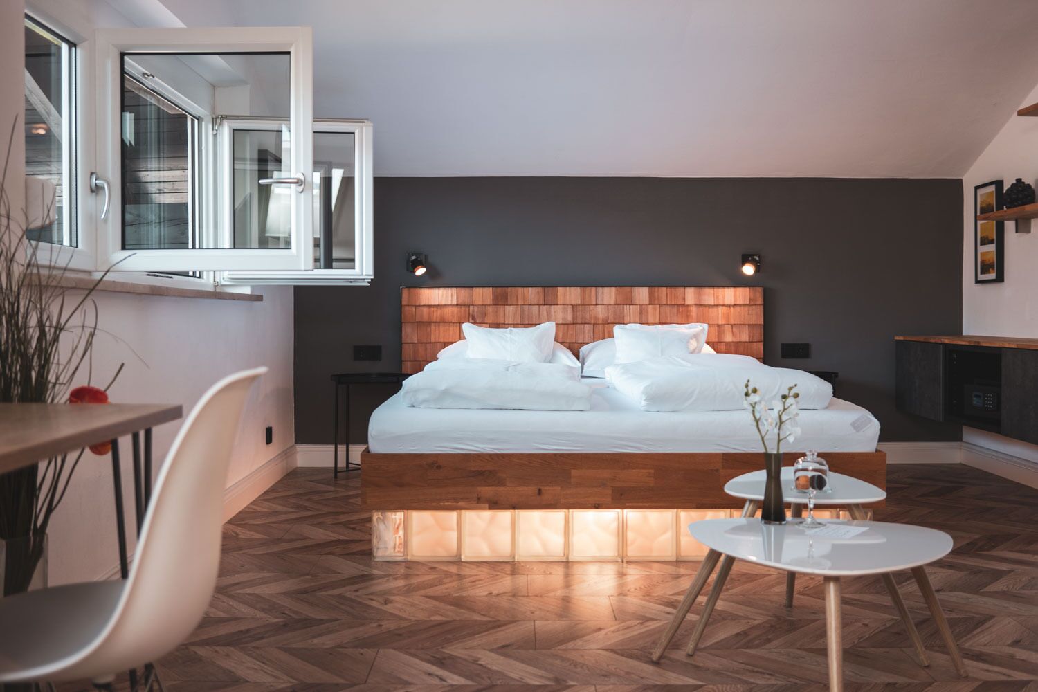 City-Zimmer | 1 Schlafzimmer, hochwertige Bettwaren, Betten mit Memory-Foam-Matratzen