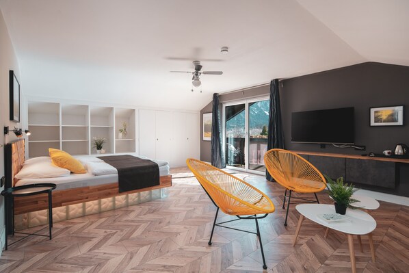 Superior Double Room | 1 bedroom, premium bedding, memory-foam beds, minibar