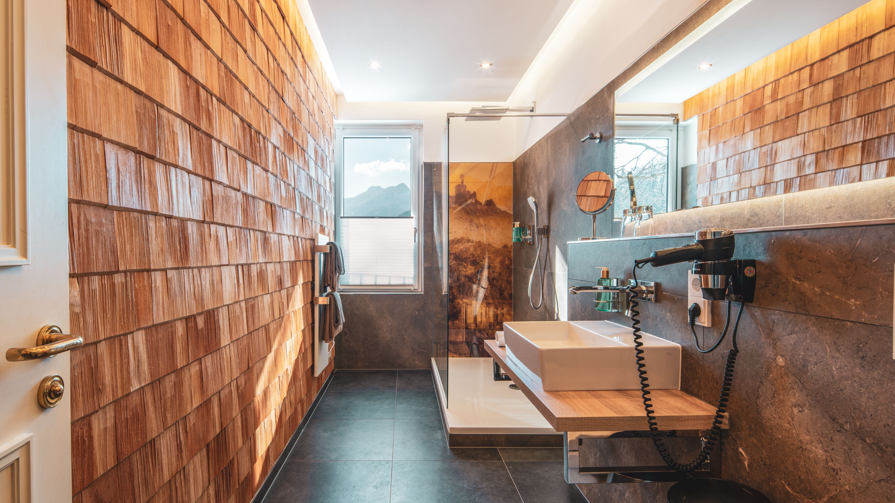 Superior-Doppelzimmer | Badezimmer | Dusche, Regendusche, Designer-Toilettenartikel, Haartrockner