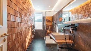 Superior-Doppelzimmer | Badezimmer | Dusche, Regendusche, Designer-Toilettenartikel, Haartrockner