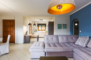 42-inch flat-screen TV with satellite channels, LED TV, printers - Villas Lefkothea (Rethymno)