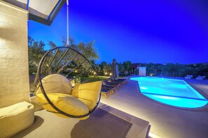 Outdoor pool, pool umbrellas, sun loungers