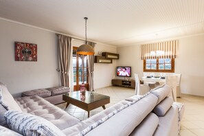 42-inch flat-screen TV with satellite channels, LED TV, printers - Villas Lefkothea (Rethymno)