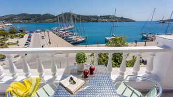 Comfort Suite, 1 Queen Bed, Sea View | Balcony