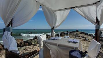 2 restaurants, breakfast, lunch served; local and international cuisine