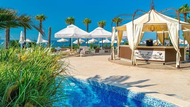 A poolside area with lounge chairs, umbrellas, and a bar. - Zornitza Sands SPA (Elenite)
