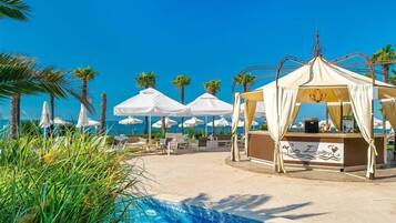 2 bars, bar en bord de piscine