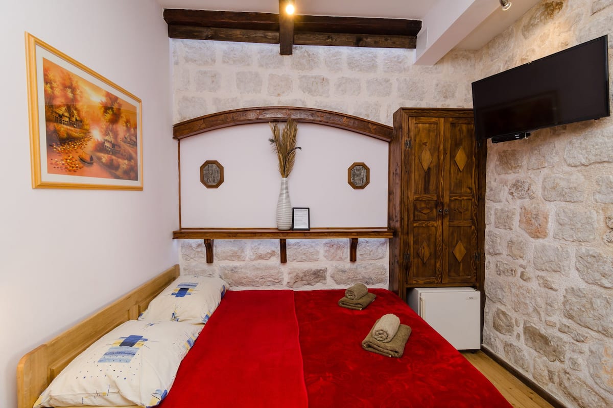 Double Room | Premium bedding, in-room safe, free WiFi, bed sheets