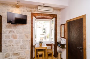 Double Room | In-room dining