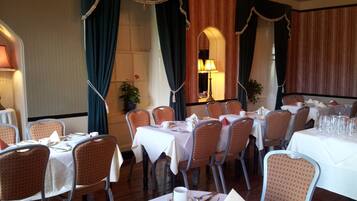 Free daily breakfast