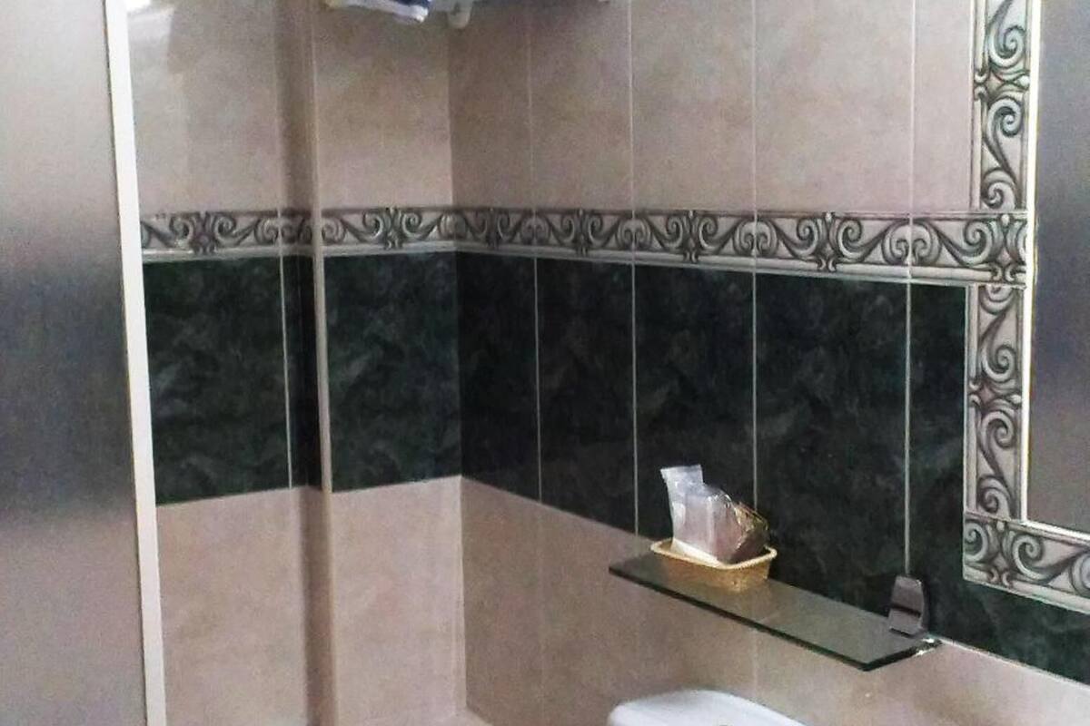 free toiletries, hair dryer, bidet, towels