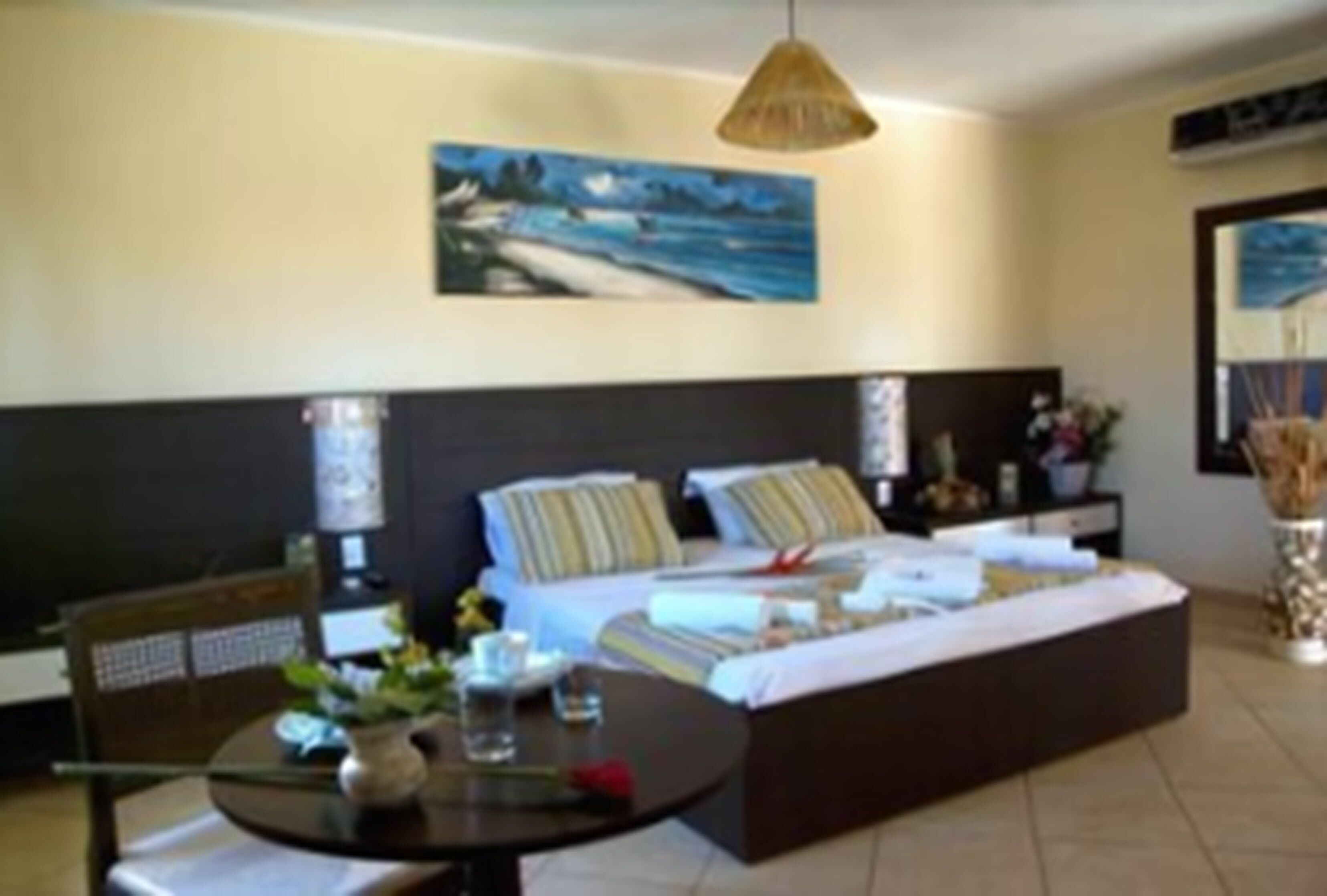 standard room | minibar, desk, iron/ironing board, free wifi