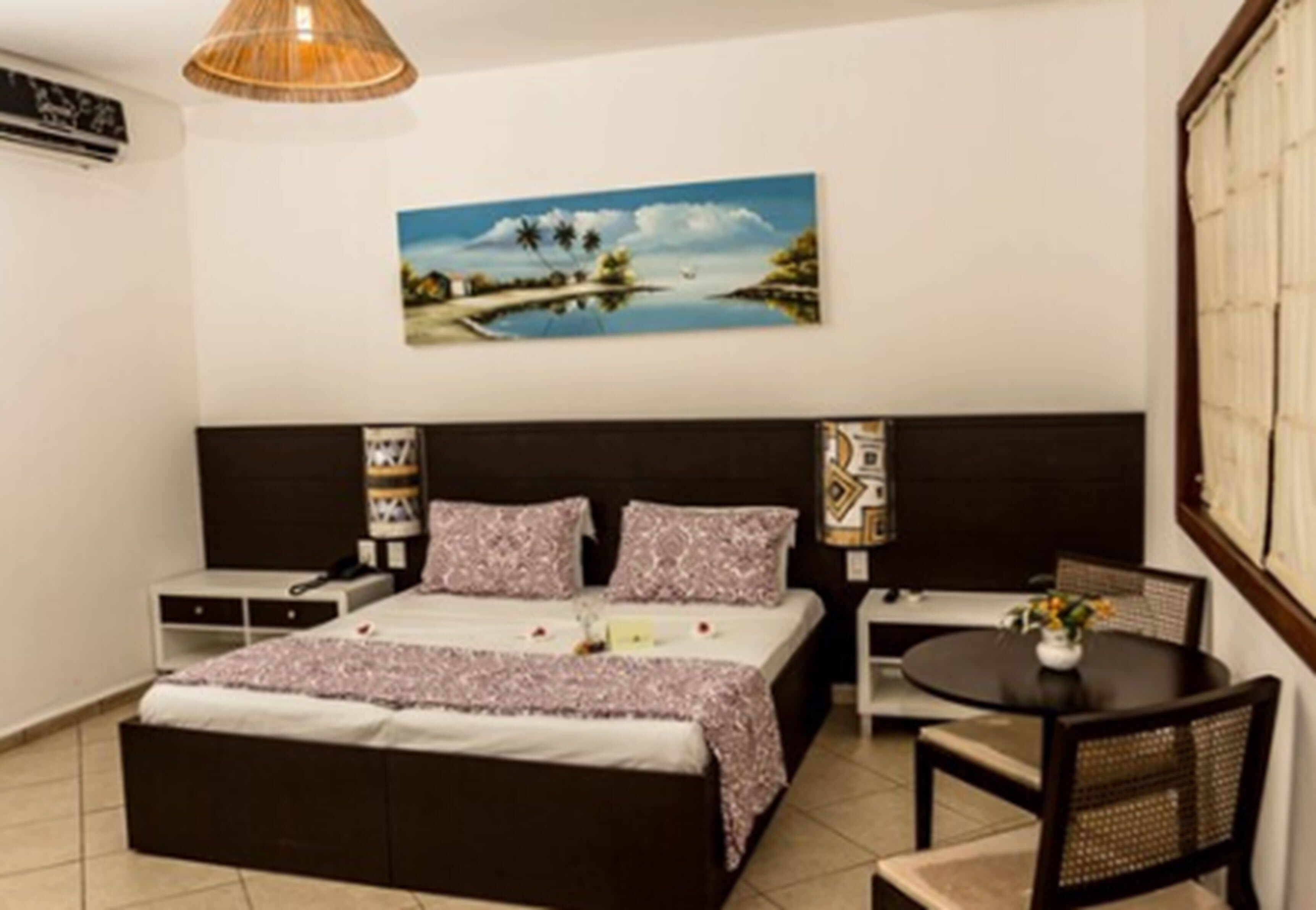 Standaard kamer | Een minibar, een bureau, een strijkplank/strijkijzer, gratis wifi