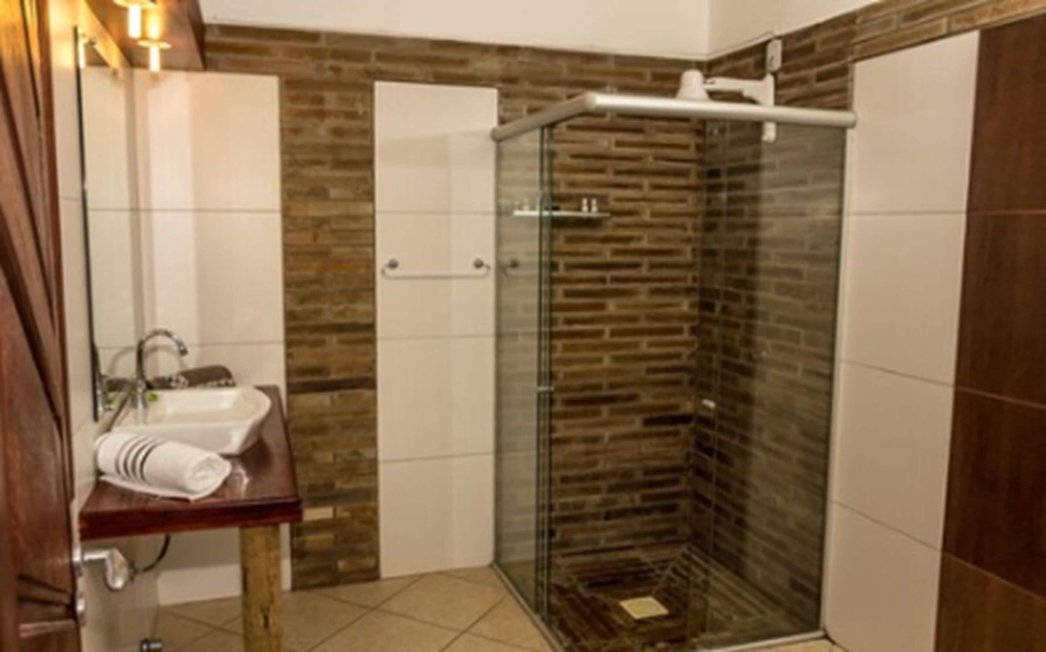 minibar, desk, iron/ironing board, free wifi