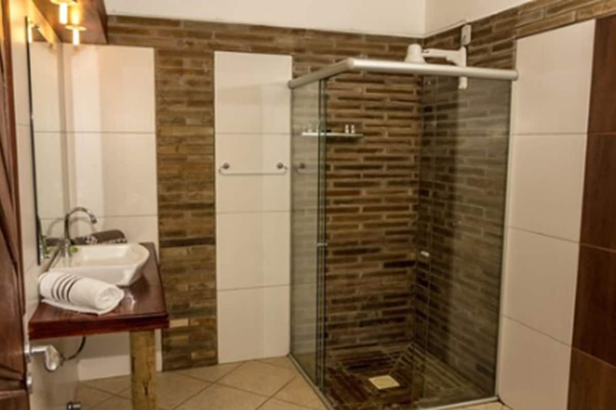 minibar, desk, iron/ironing board, free wifi