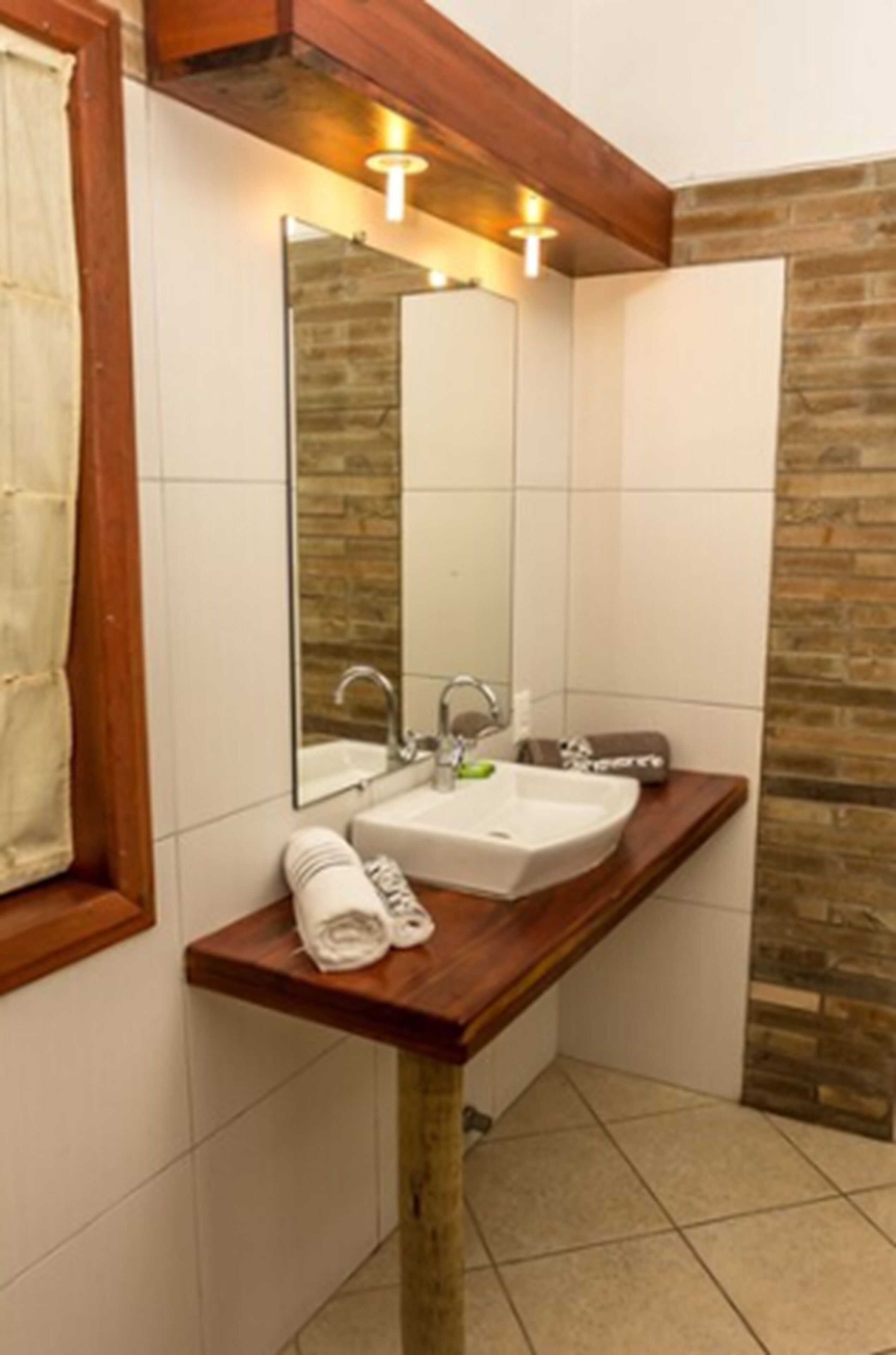 minibar, desk, iron/ironing board, free wifi