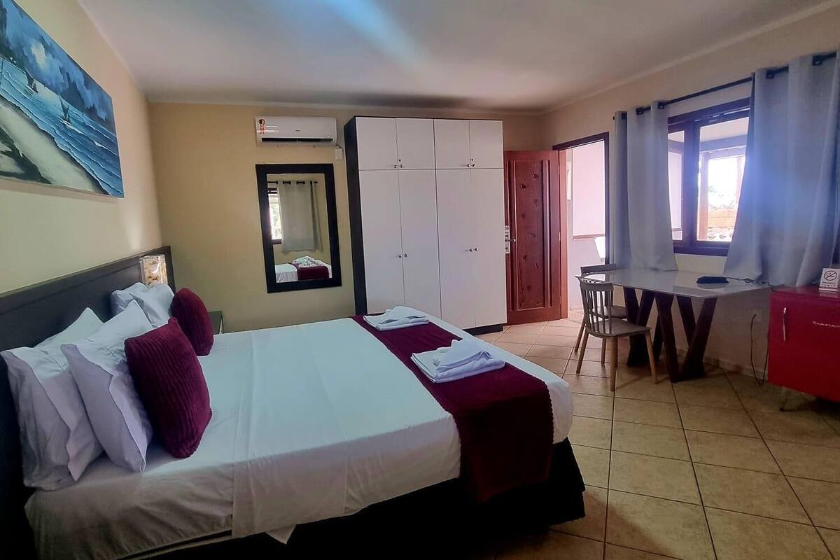 Superior Double or Twin Room | Bar mini, meja, seterika/papan seterika, Wi-fi percuma 