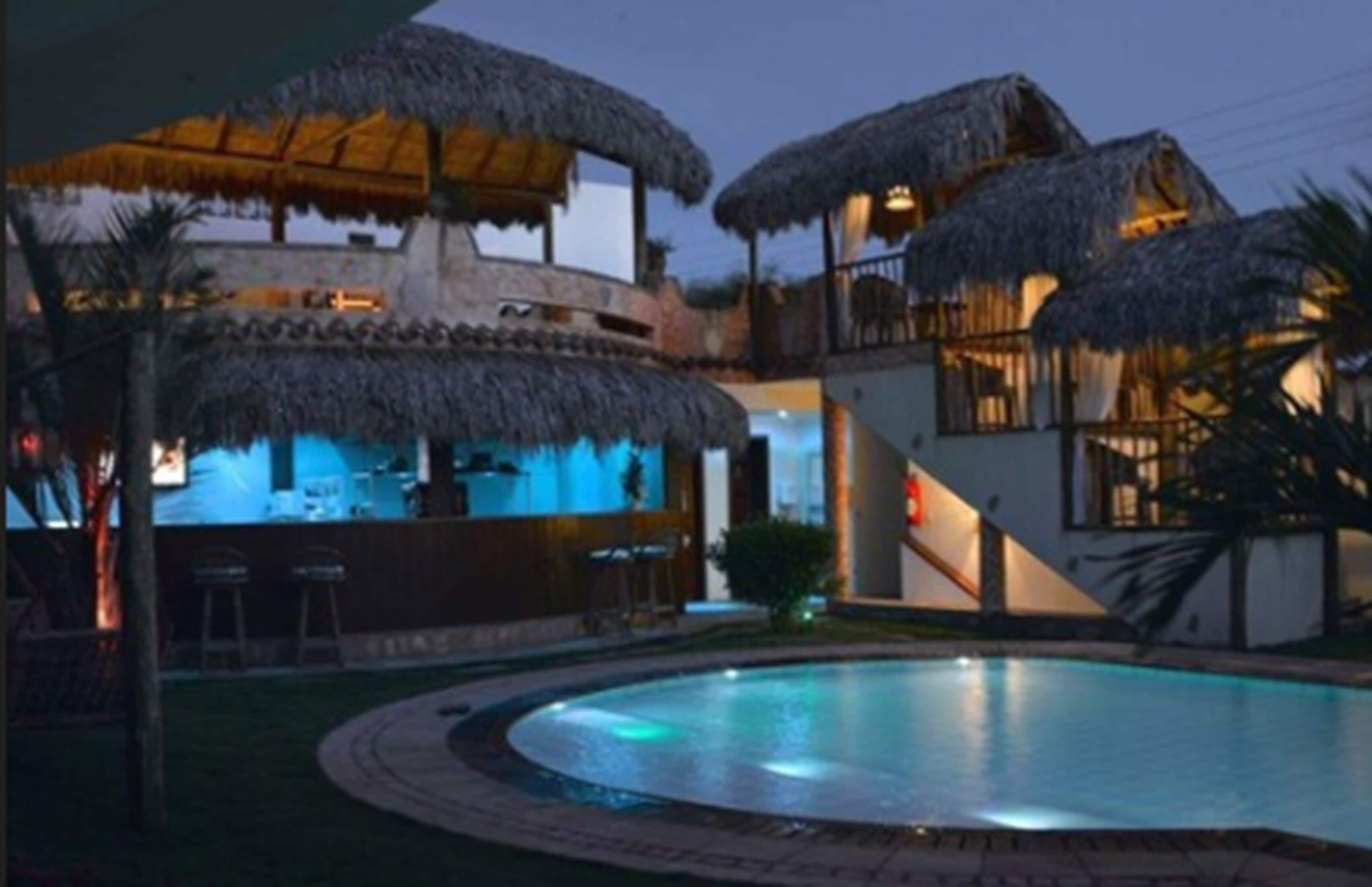 outdoor pool, open 8:00 am to 9:00 pm, pool loungers