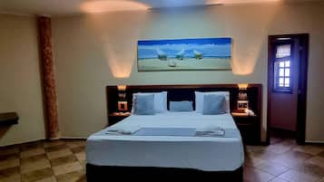 ميني بار ومكتب ومكواة/لوح كي وواي فاي مجانًا