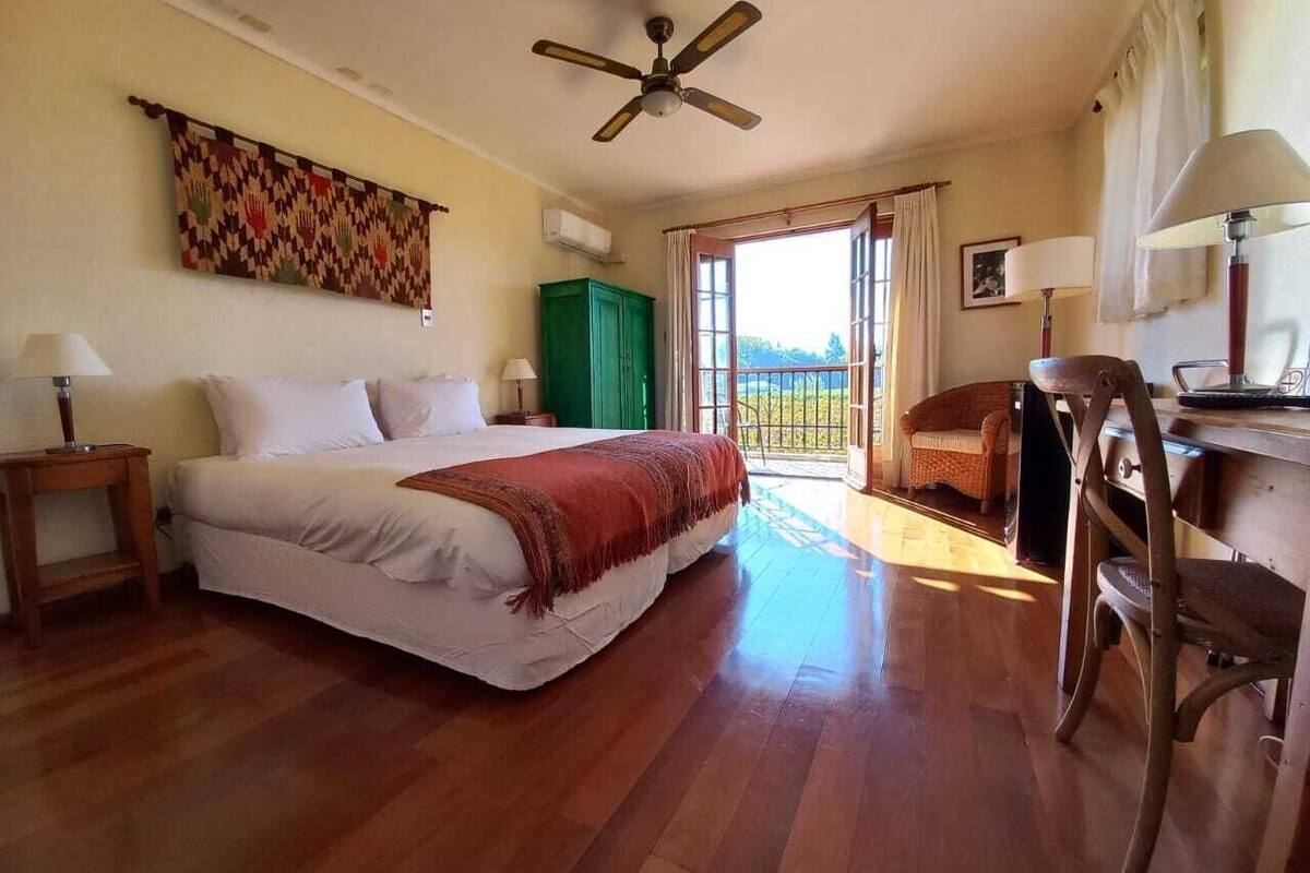 premium bedding, tempur-pedic beds, in-room safe, desk