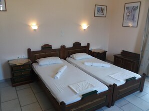 Schallisolierte Zimmer, kostenloses WLAN, Bettwäsche