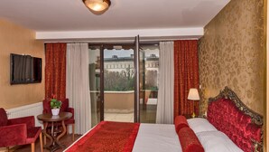 Premium bedding, in-room safe, desk, laptop workspace - Hotel Santa Hill (Istanbul)