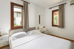 Garden Superior Residence | Premium bedding, in-room safe, individually furnished, desk