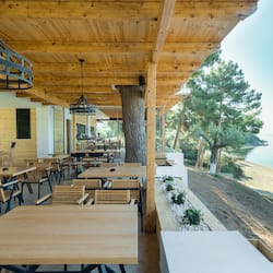 Desayuno completo diario (EUR 7 por persona)