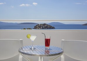 Apartamento, 2 quartos, vista para o mar | Sacada