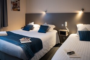 Comfort Room, 2 Twin Beds | Desk, blackout drapes, iron/ironing board, free cribs/infant beds - Hôtel Le Prieuré (Saint-Marcel)