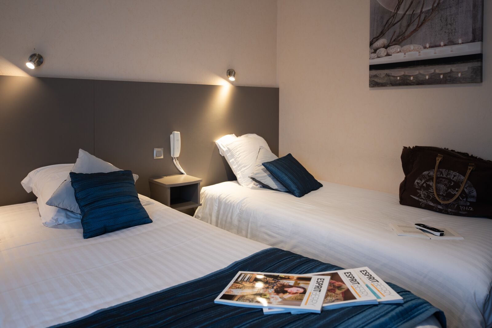 comfort room, 2 single beds | desk, blackout curtains, iron/ironing board, free cots/infant beds