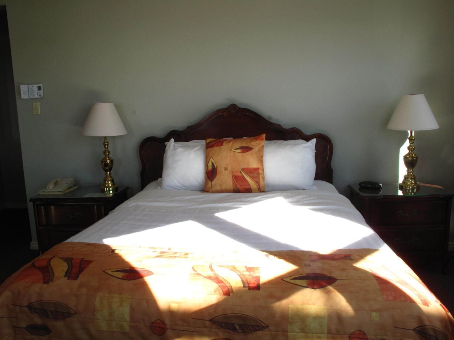 desk, laptop workspace, iron/ironing board, free wifi