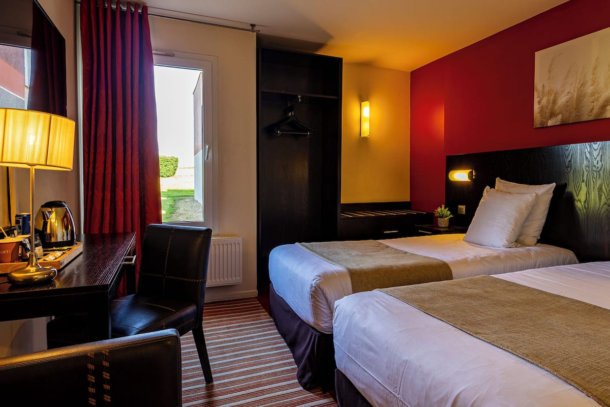 Standard Twin Room | Premium bedding, pillowtop beds, desk, blackout drapes