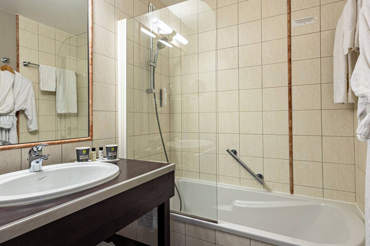 superior double room | bathroom | free toiletries, hair dryer, towels