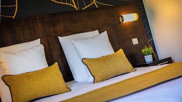 Quarto casal superior | Roupas de cama premium, camas com colchões pillow-top, escrivaninha