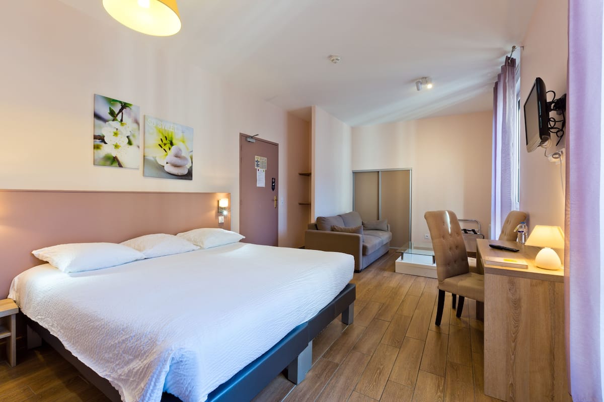 double room | desk, free cots/infant beds, rollaway beds, free wifi