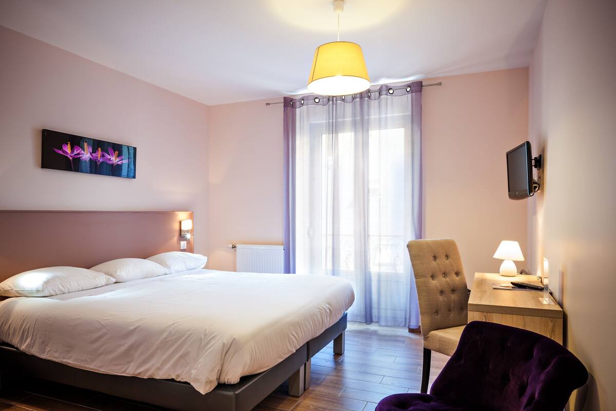 double room | desk, free cots/infant beds, rollaway beds, free wifi