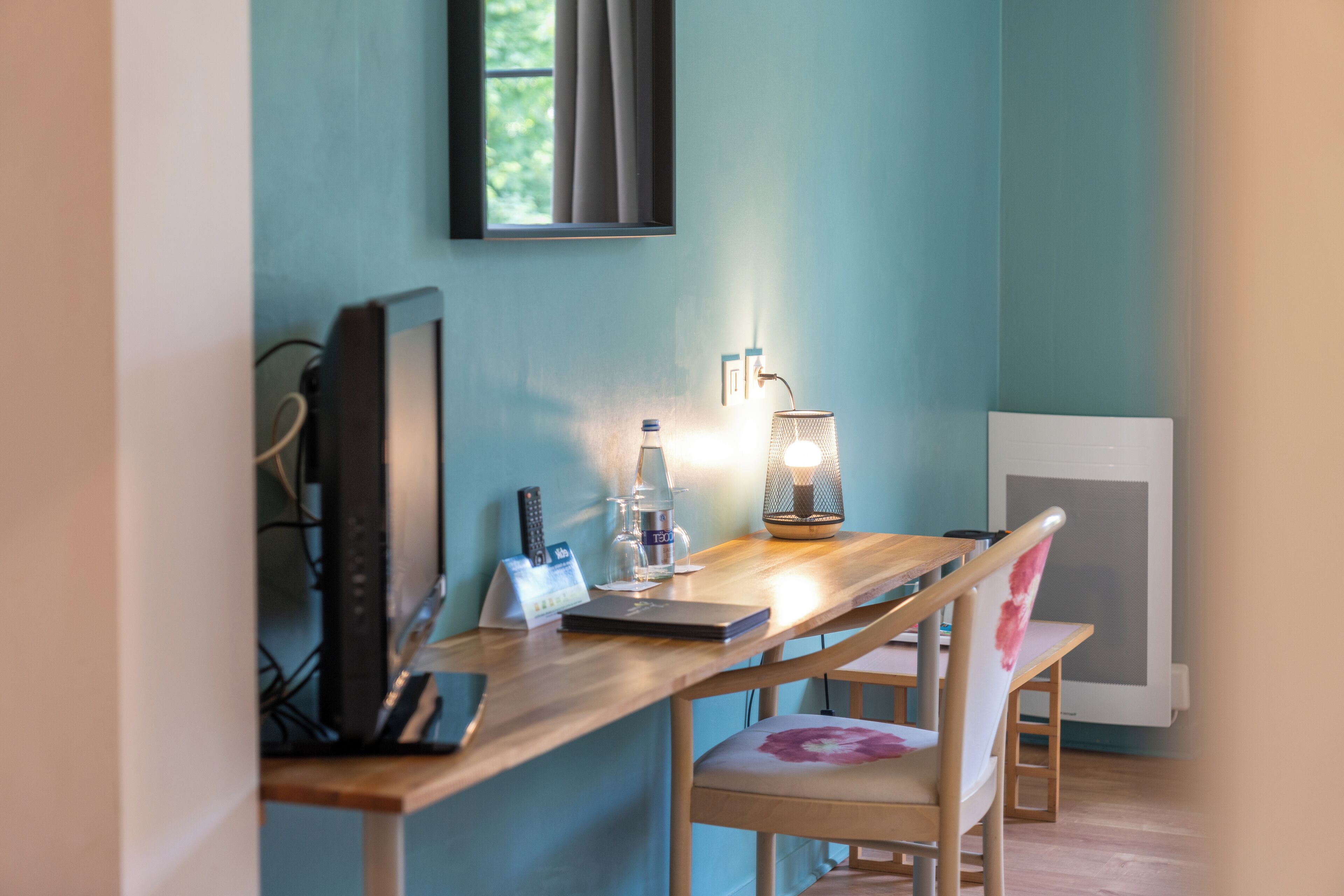 comfort double room | in-room safe, desk, soundproofing, free wifi