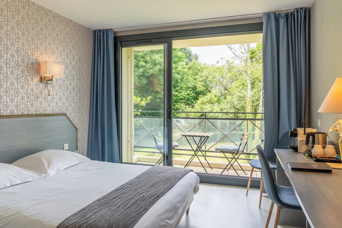 Habitación doble superior, balcón, vistas al jardín | Caja fuerte, escritorio, sistema de insonorización y wifi gratis