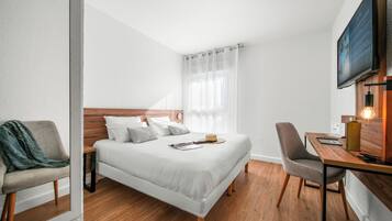 Comfort Room | In-room safe, desk, laptop workspace, free WiFi