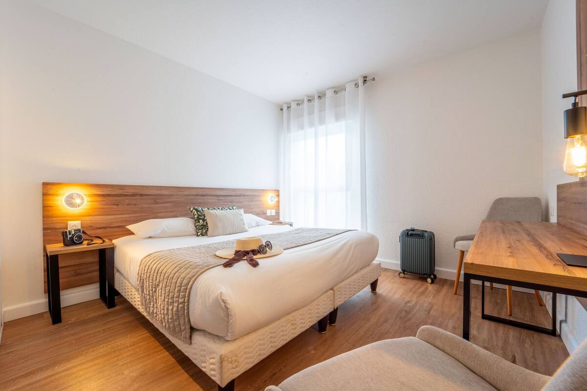 in-room safe, desk, laptop workspace, free wifi