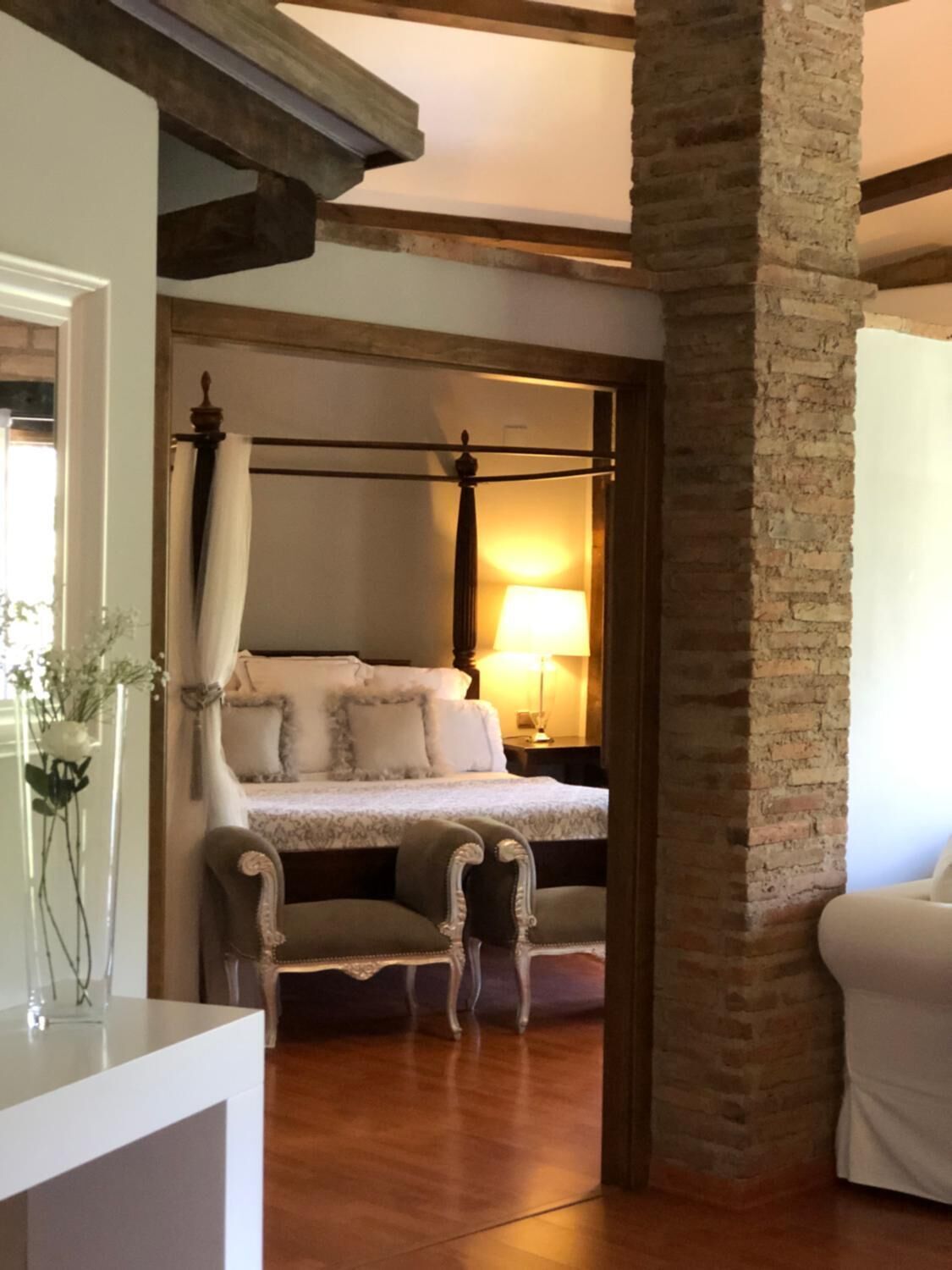 Minibar, desk, soundproofing, iron/ironing board