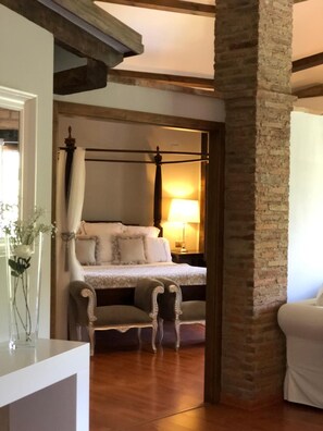 Minibar, desk, soundproofing, iron/ironing board - Hotel Ruta Imperial (Jarandilla de la Vera)