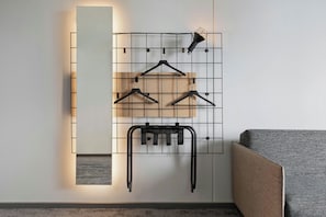 Roupas de cama premium, camas Select Comfort, cofres nos quartos