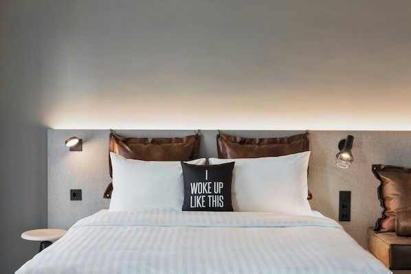 Roupas de cama premium, camas Select Comfort, cofres nos quartos