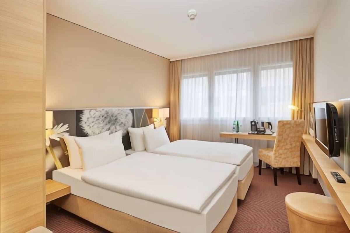 Premium bedding, Select Comfort beds, laptop workspace