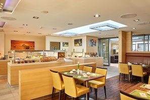 Daily buffet breakfast (CHF 30 per person)