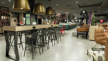 2 間餐廳;供應早餐、午餐、晚餐;本地及多國菜