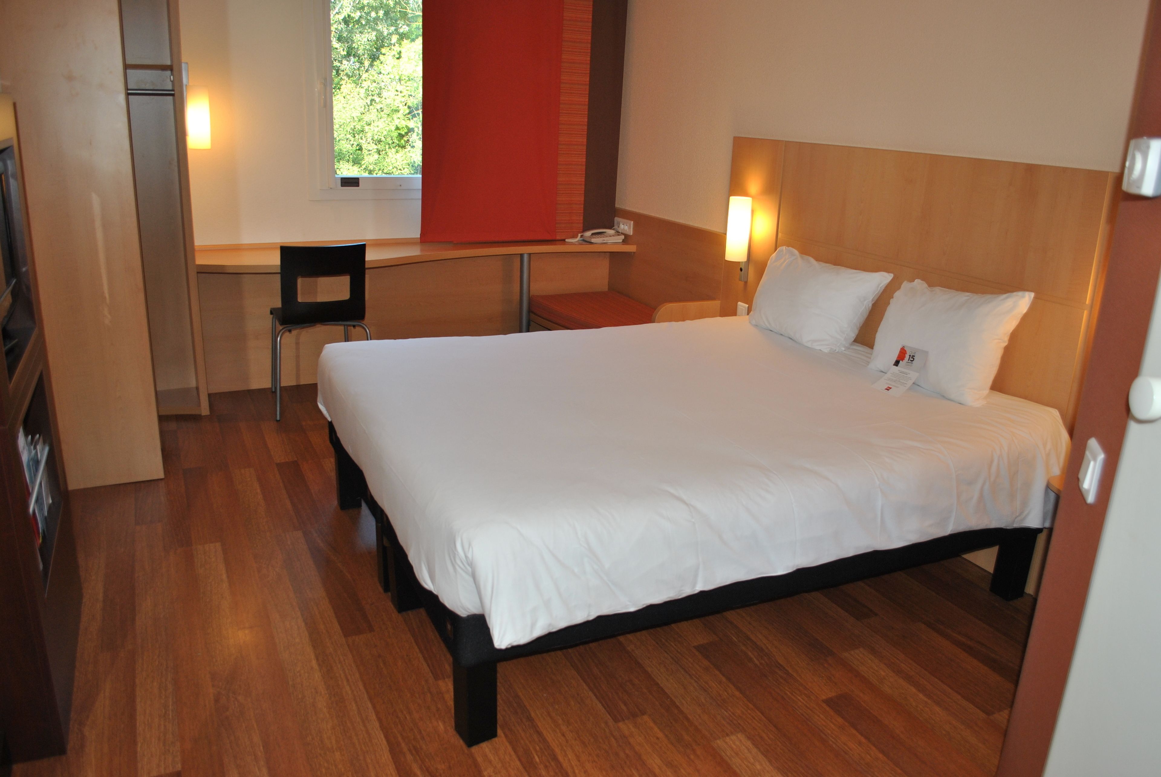 standard double room, 1 double bed | desk, soundproofing, iron/ironing board, free wifi